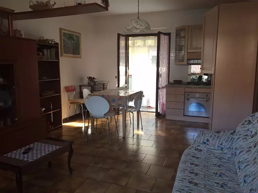 Immagine 1 di Casa indipendente in affitto  a Carrara