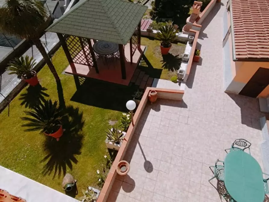 Immagine 12 di Villa in vendita  a Carrara