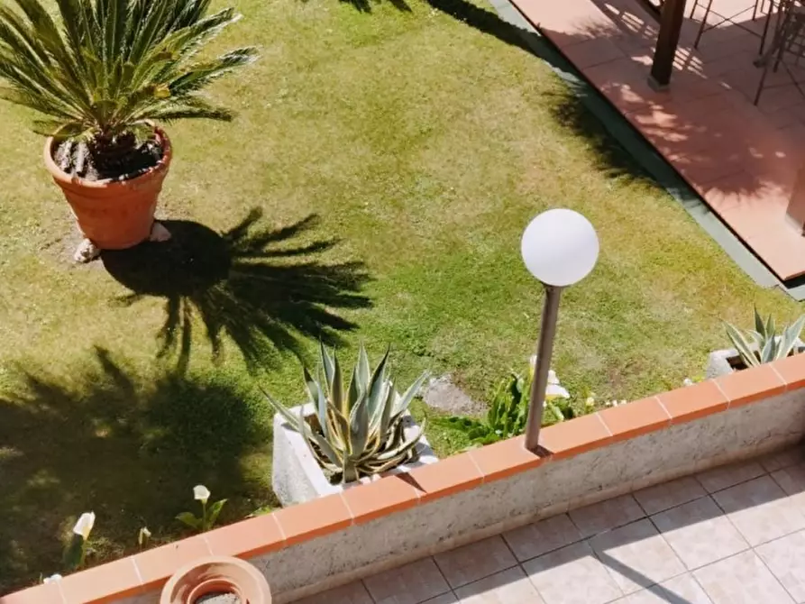 Immagine 4 di Villa in vendita  a Carrara