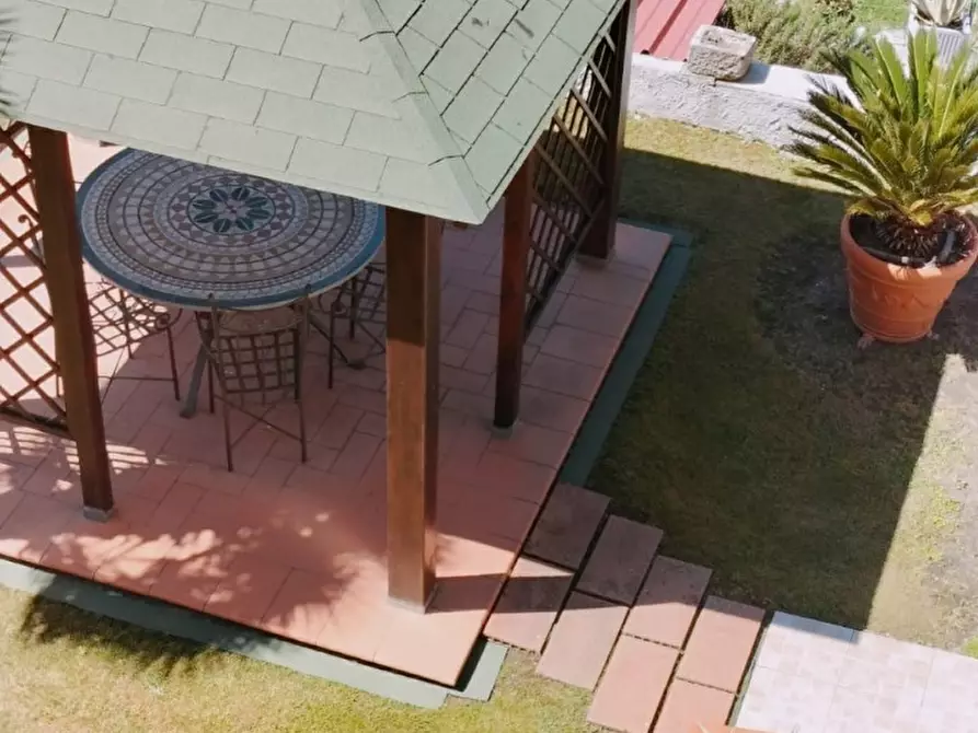 Immagine 3 di Villa in vendita  a Carrara