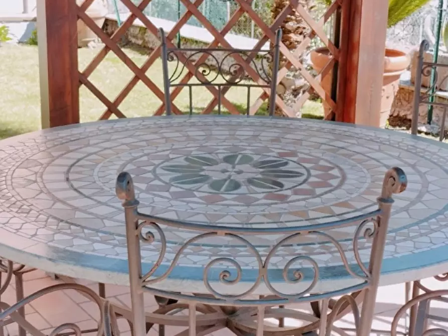 Immagine 10 di Villa in vendita  a Carrara