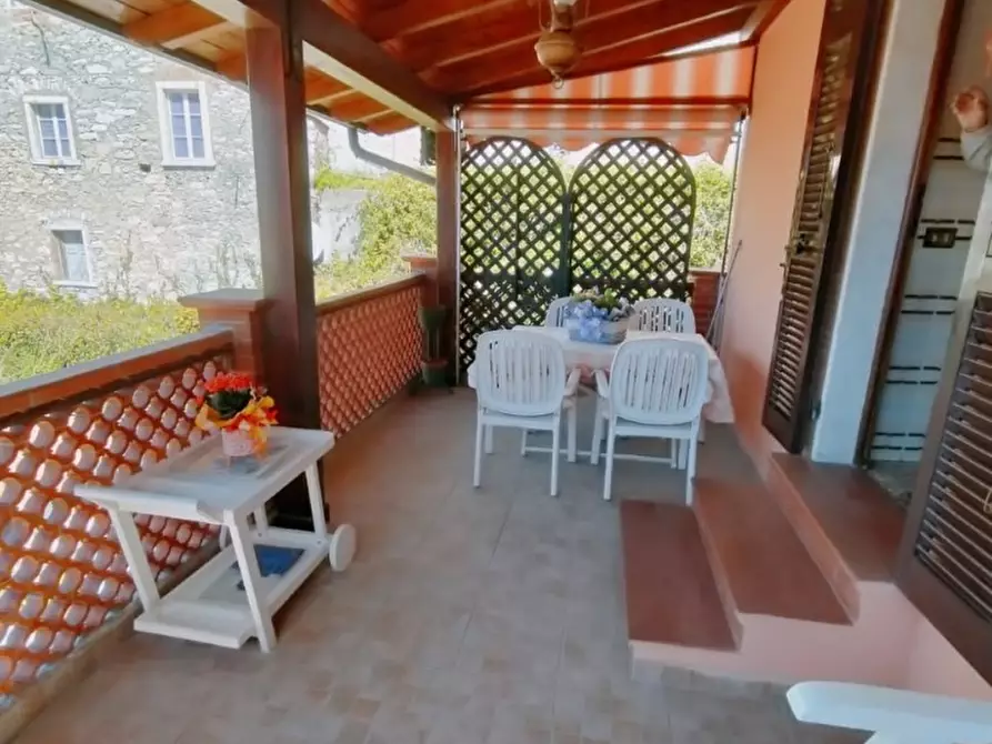 Immagine 2 di Villa in vendita  a Carrara