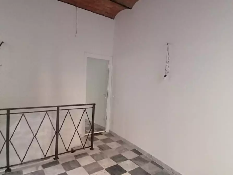 Immagine 2 di Negozio in affitto  a Carrara