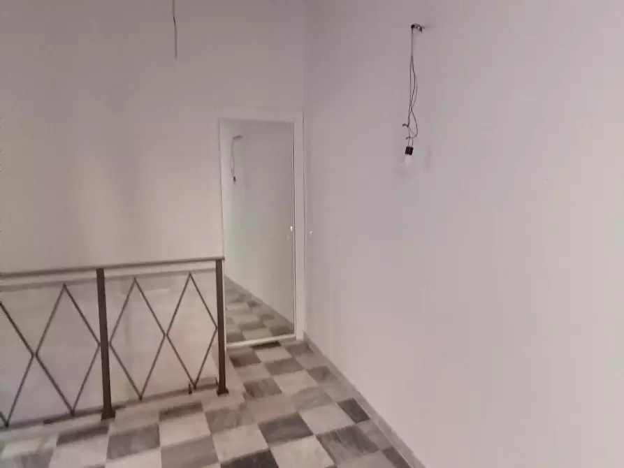 Immagine 7 di Negozio in affitto  a Carrara