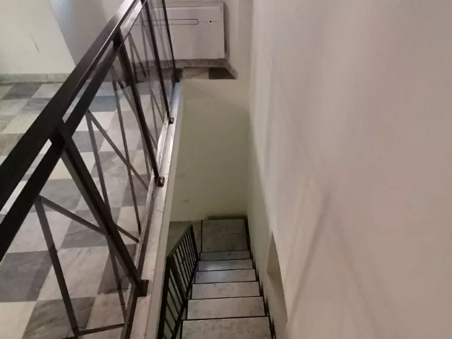 Immagine 6 di Negozio in affitto  a Carrara