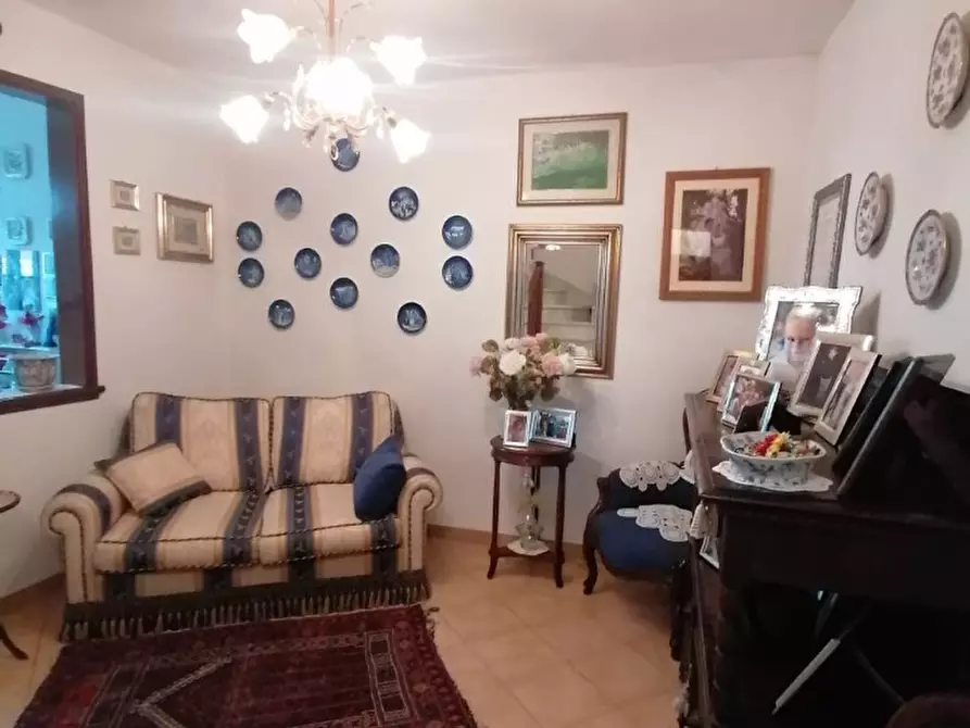 Immagine 7 di Casa semindipendente in vendita  a Carrara