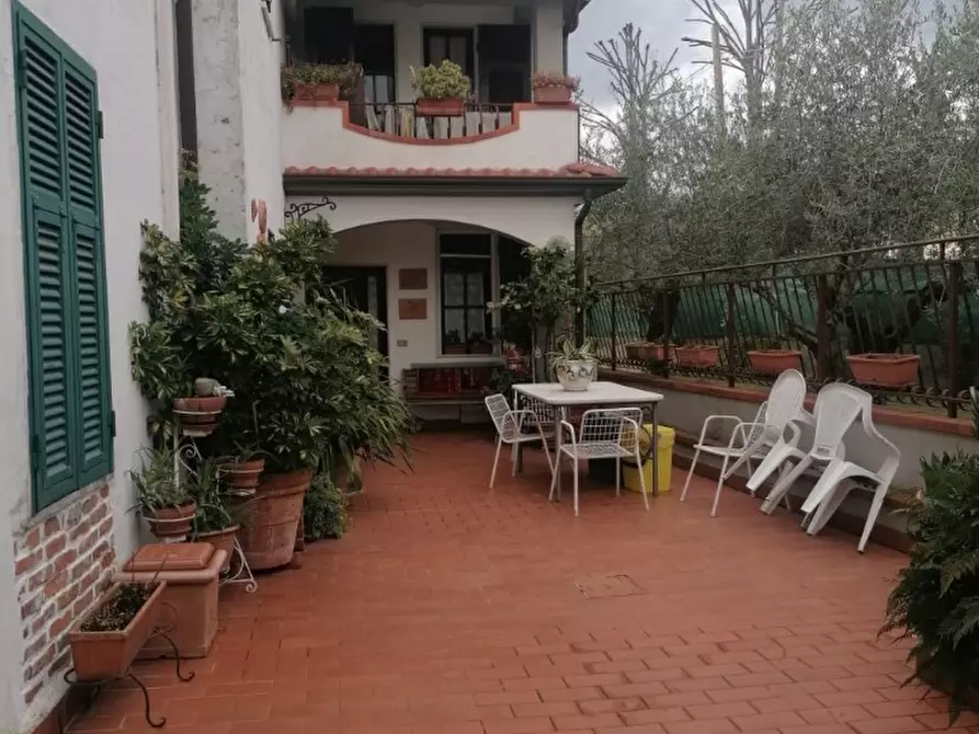 Immagine 1 di Casa semindipendente in vendita  a Carrara