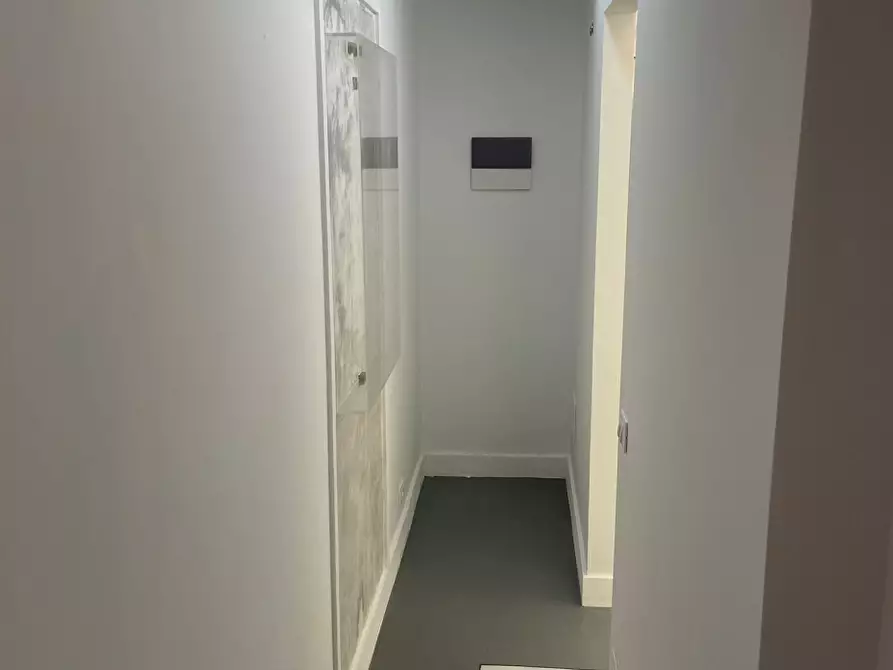 Immagine 3 di Negozio in affitto  a Carrara