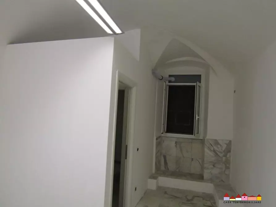 Immagine 2 di Negozio in vendita  a Carrara