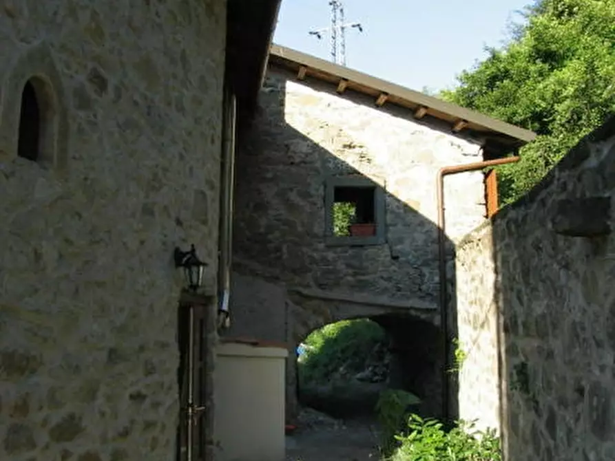 Immagine 6 di Villa in vendita  a Fivizzano