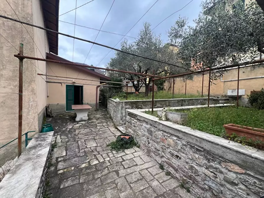 Immagine 4 di Villa in vendita  a Carrara