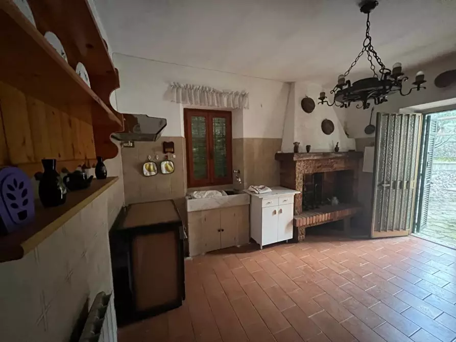 Immagine 5 di Villa in vendita  a Carrara