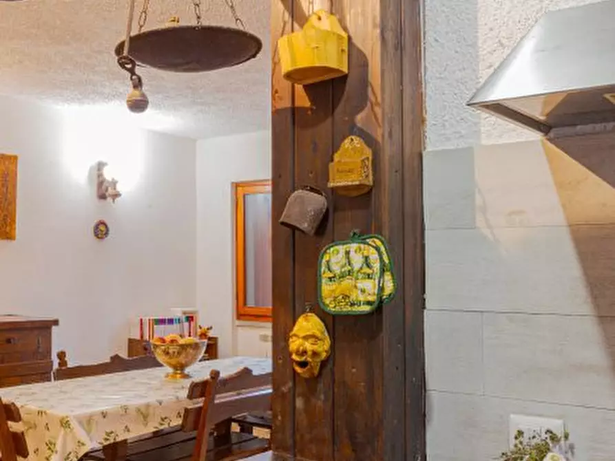 Immagine 13 di Casa semindipendente in vendita  a Zeri