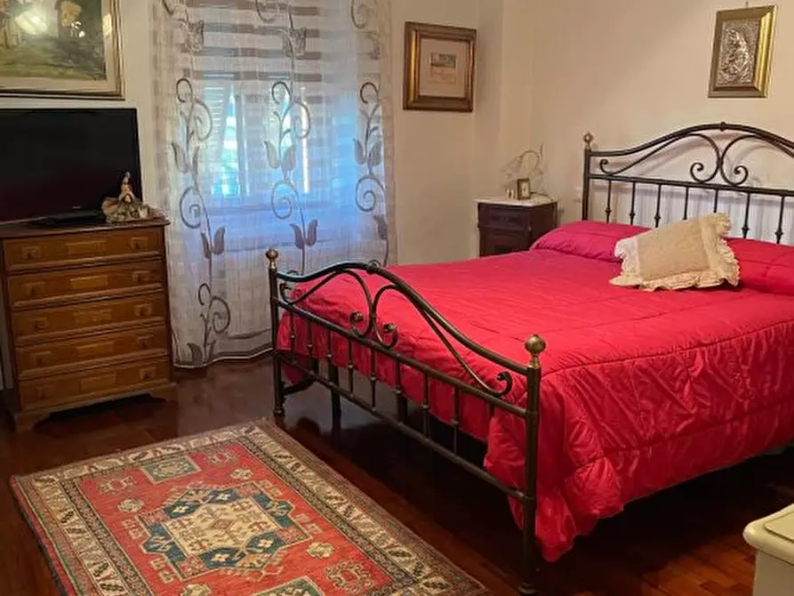 Immagine 2 di Casa semindipendente in vendita  a Carrara