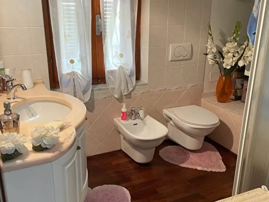 Immagine 7 di Casa semindipendente in vendita  a Carrara