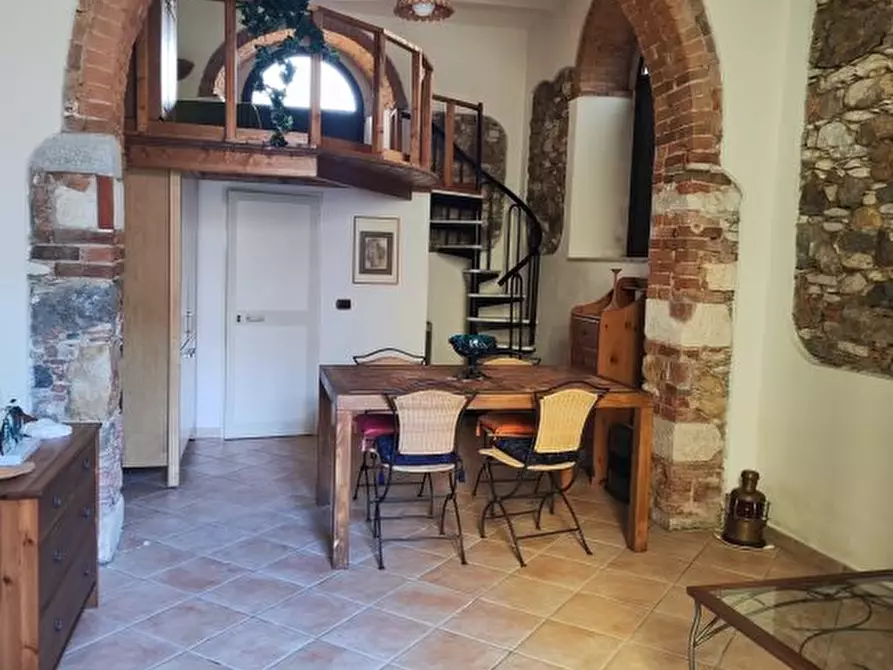 Immagine 2 di Appartamento in vendita  a Carrara