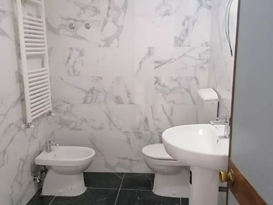 Immagine 4 di Appartamento in affitto  a Carrara