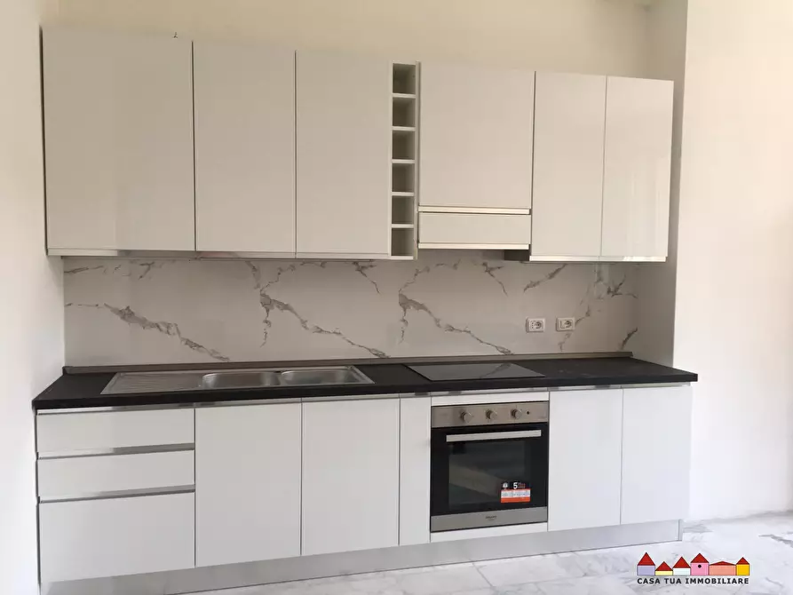Immagine 5 di Appartamento in affitto  a Carrara