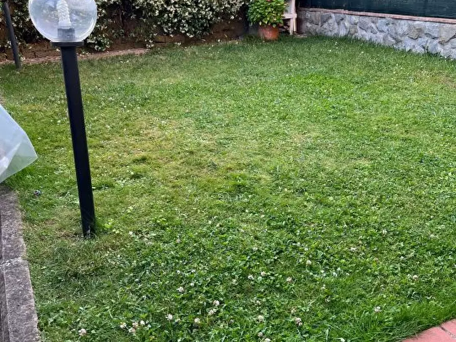 Immagine 10 di Casa semindipendente in vendita  a Carrara