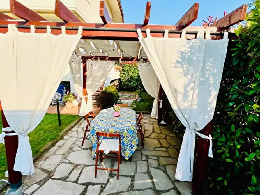 Immagine 3 di Casa semindipendente in vendita  a Carrara