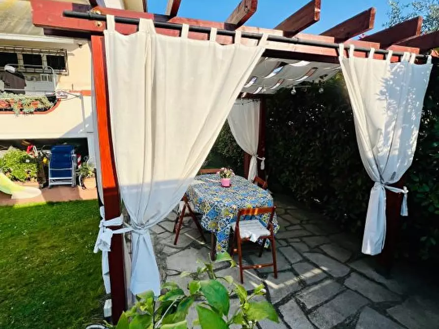 Immagine 2 di Casa semindipendente in vendita  a Carrara