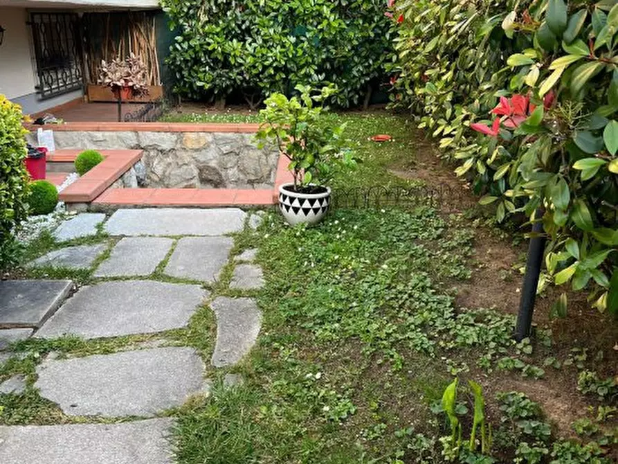 Immagine 11 di Casa semindipendente in vendita  a Carrara