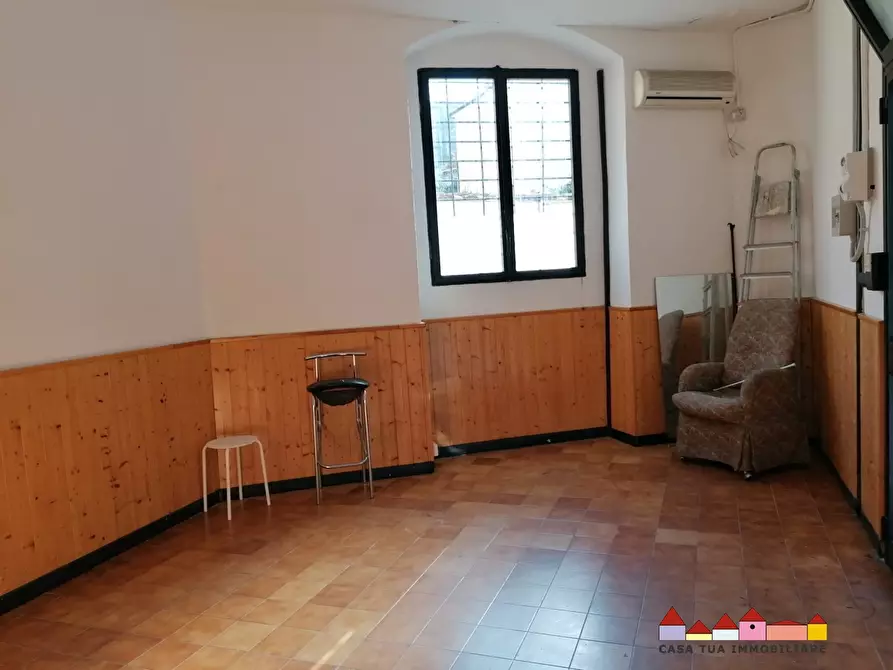Immagine 6 di Negozio in vendita  a Carrara