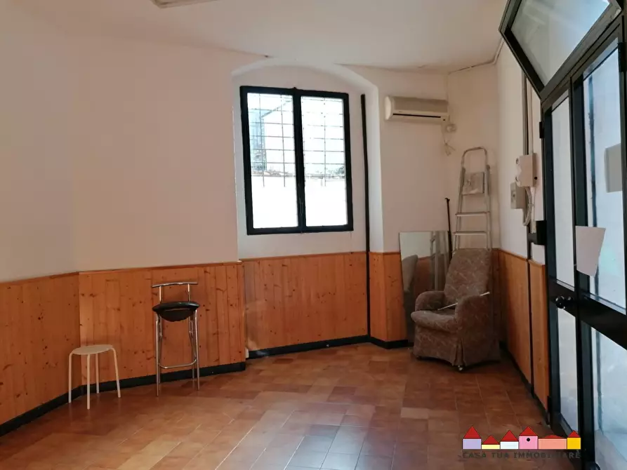 Immagine 4 di Negozio in vendita  a Carrara