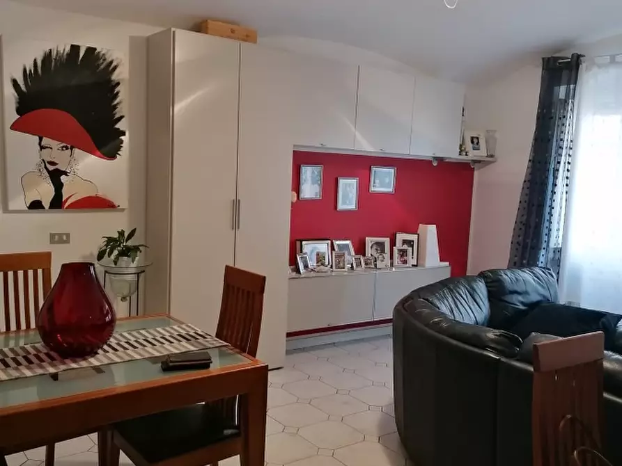 Immagine 2 di Appartamento in vendita  a Carrara