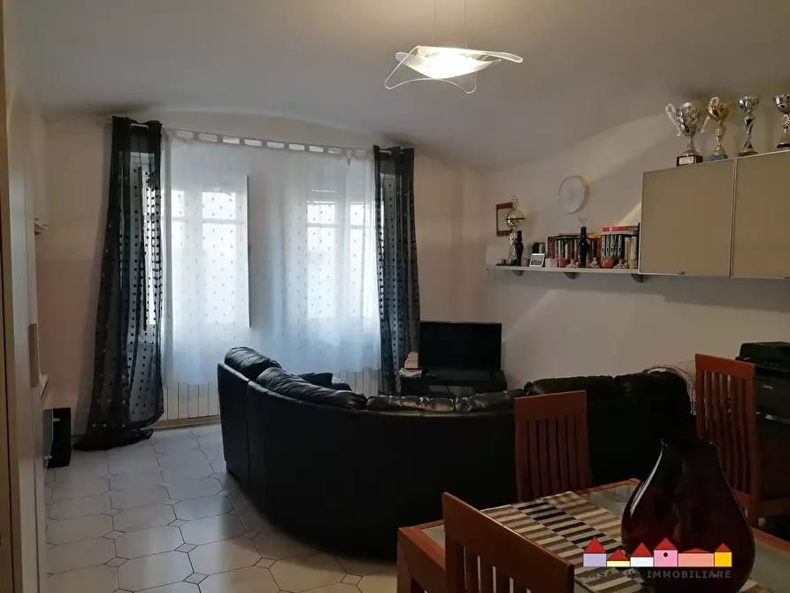 Immagine 3 di Appartamento in vendita  a Carrara