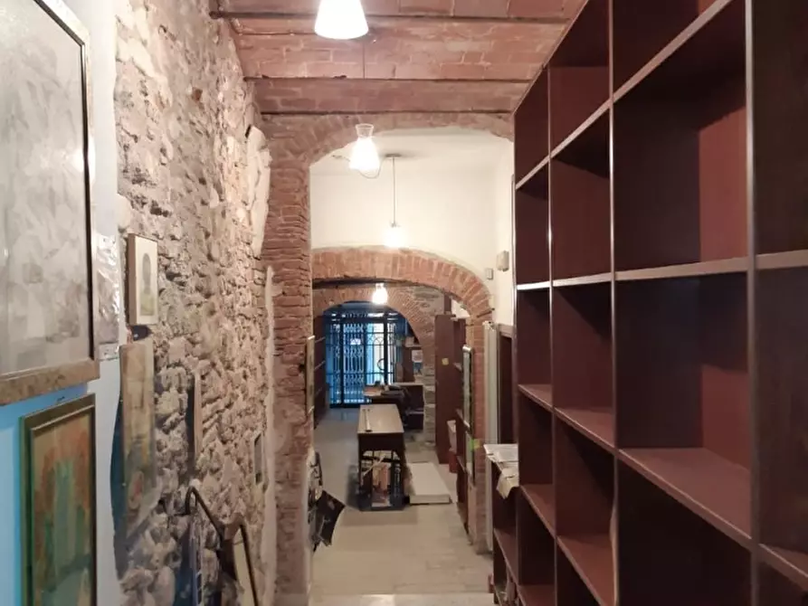 Immagine 2 di Negozio in vendita  a Carrara