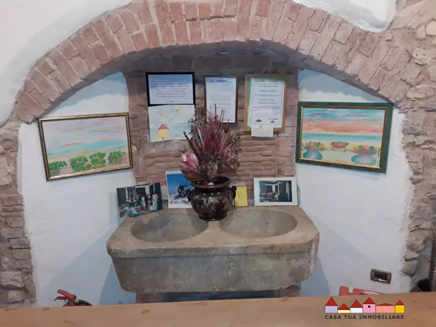 Immagine 5 di Negozio in vendita  a Carrara