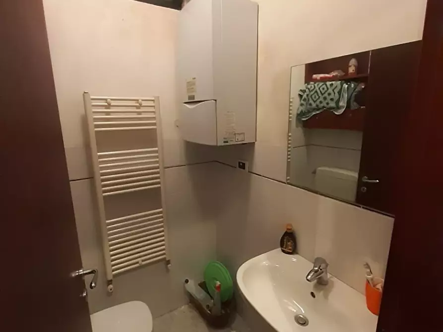 Immagine 7 di Negozio in vendita  a Carrara