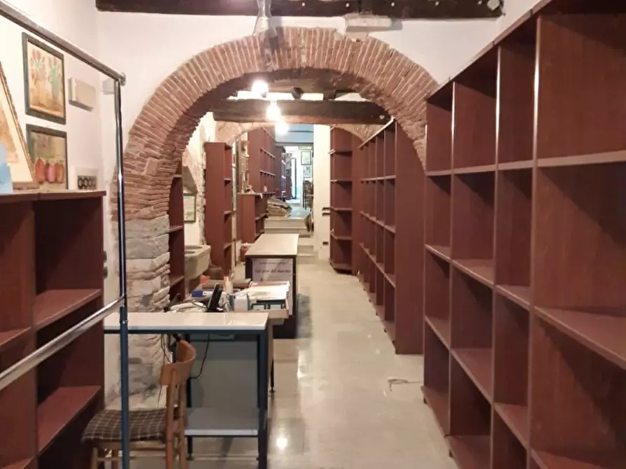Immagine 3 di Negozio in vendita  a Carrara