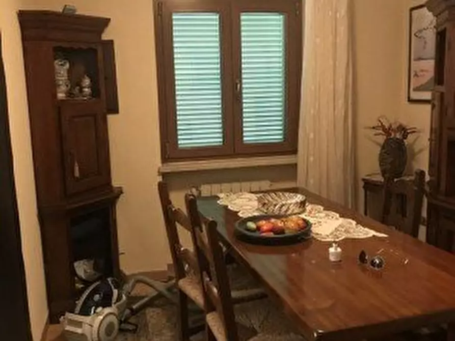 Immagine 9 di Casa semindipendente in vendita  a Massa