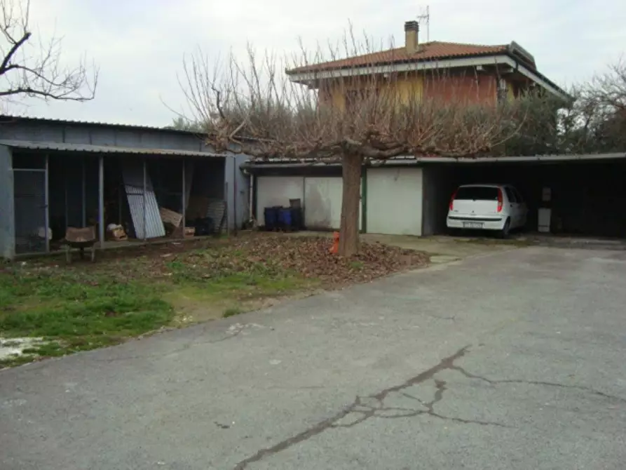 Immagine 24 di Locale commerciale in vendita  a Monsummano Terme