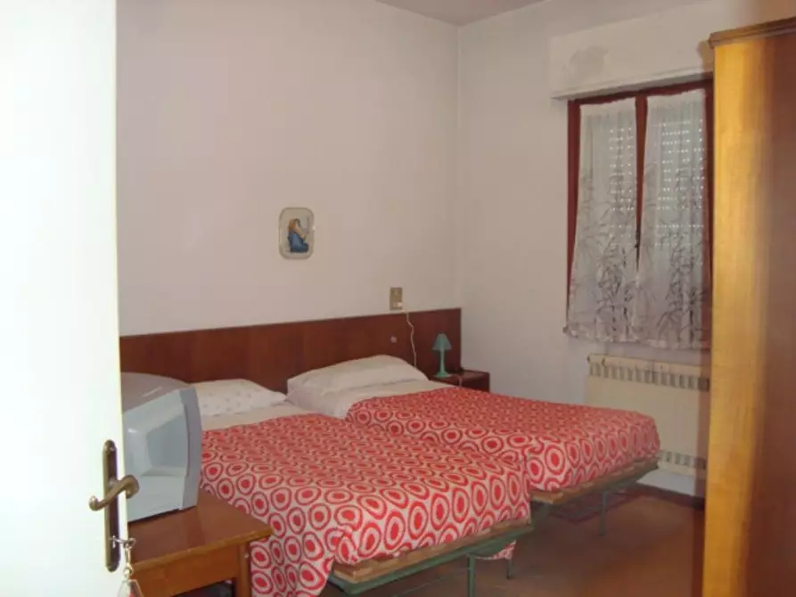 Immagine 21 di Locale commerciale in vendita  a Monsummano Terme