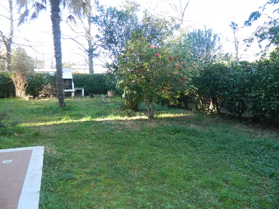 Immagine 4 di Appartamento in vendita  a Ortonovo