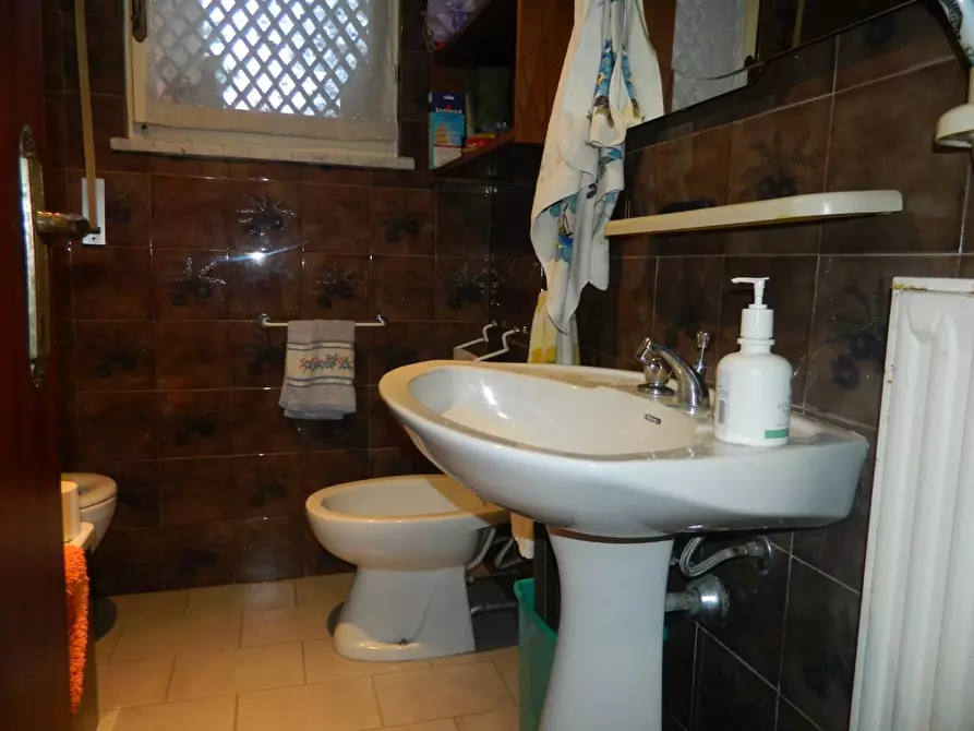 Immagine 9 di Appartamento in vendita  a Ortonovo