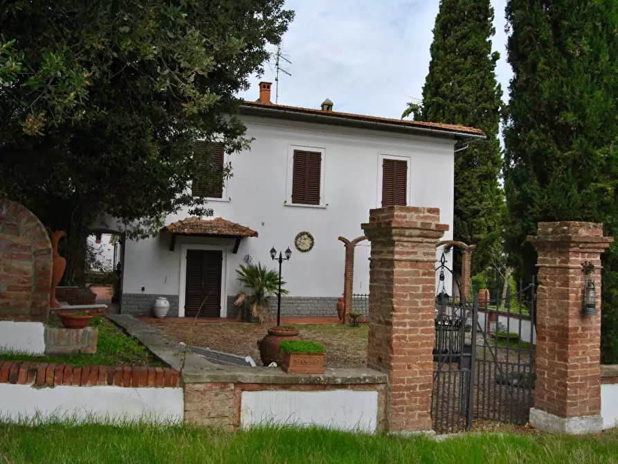 Immagine 1 di Villa in vendita  a Asciano