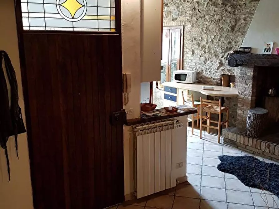 Immagine 4 di Appartamento in vendita  a Monticiano