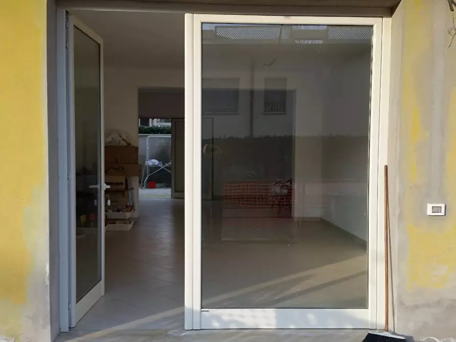 Immagine 6 di Locale commerciale in affitto  a Cascina