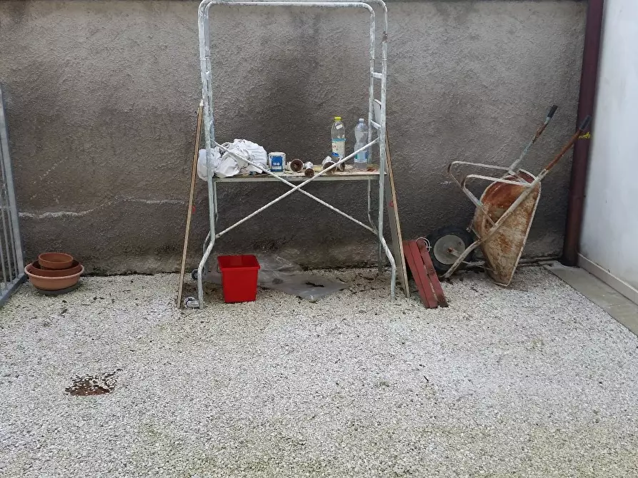 Immagine 2 di Locale commerciale in affitto  a Cascina