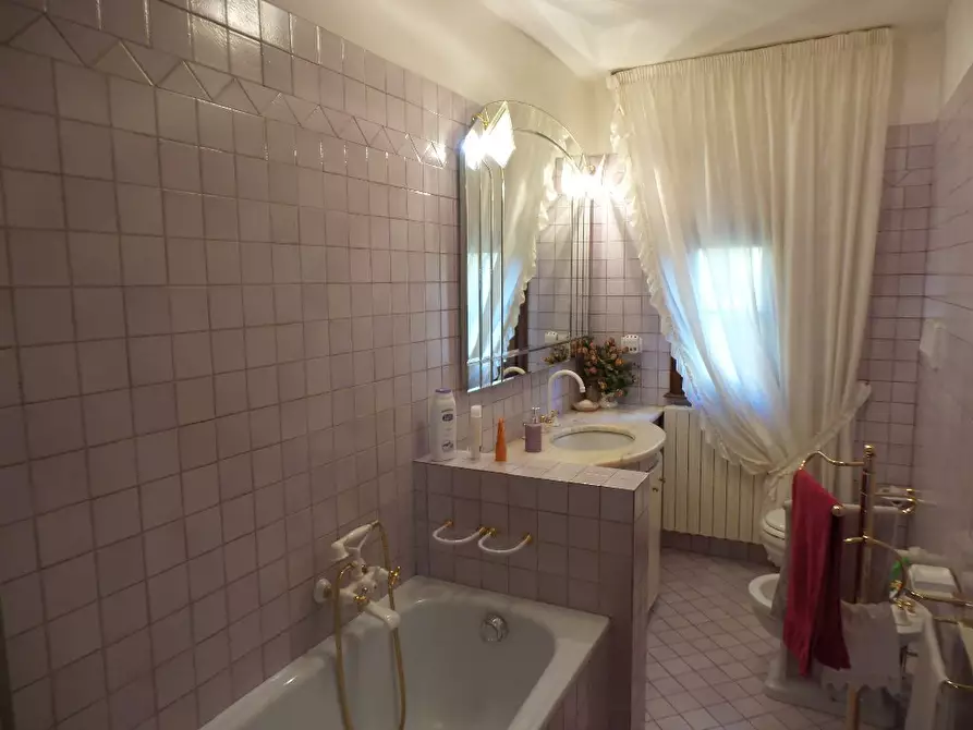 Immagine 26 di Casa colonica in vendita  a Castelfiorentino