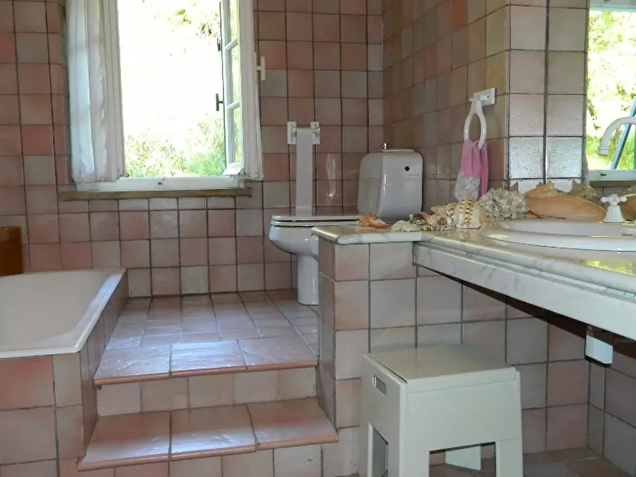 Immagine 24 di Villa in vendita  a Sarzana