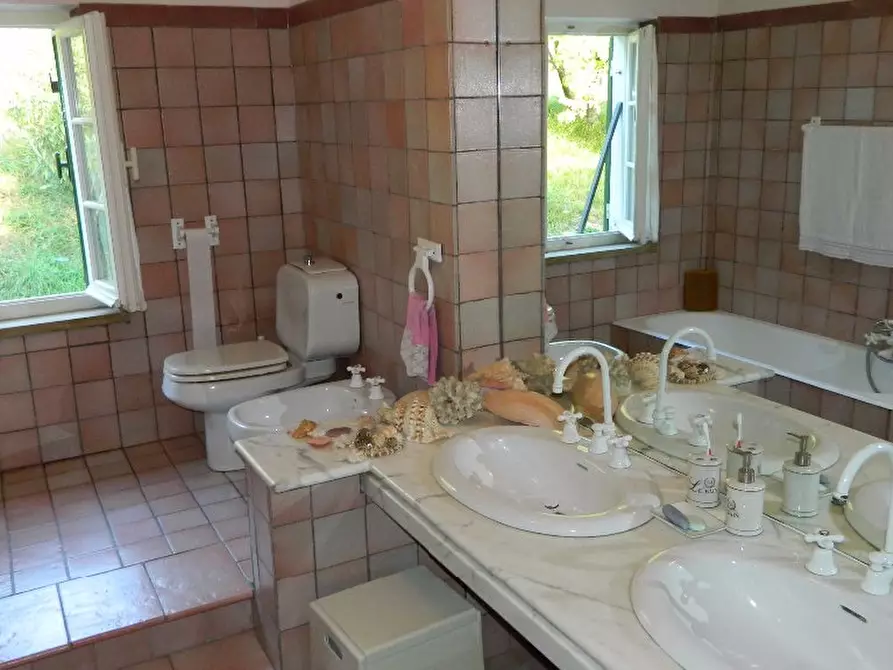 Immagine 23 di Villa in vendita  a Sarzana