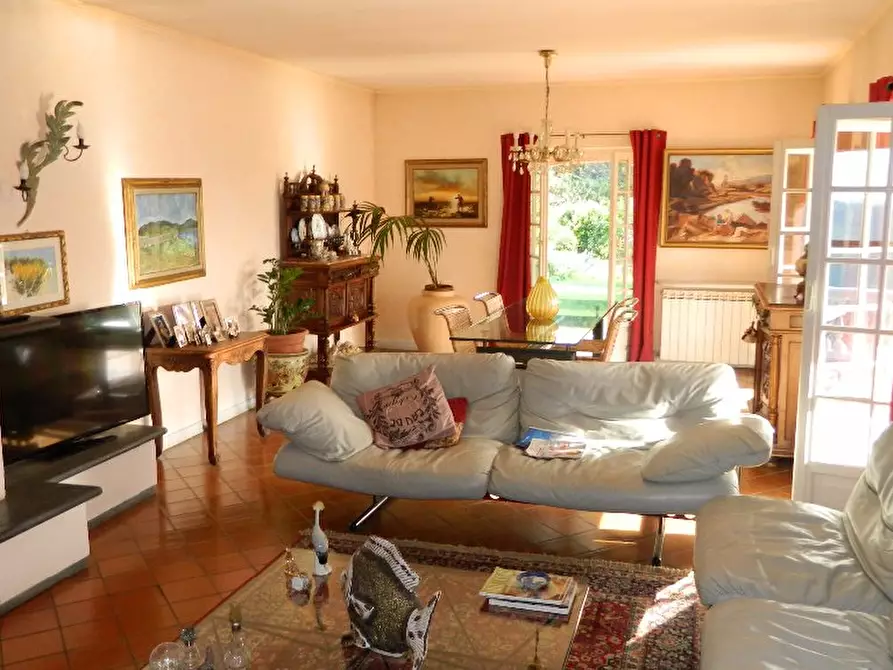 Immagine 5 di Villa in vendita  a Sarzana