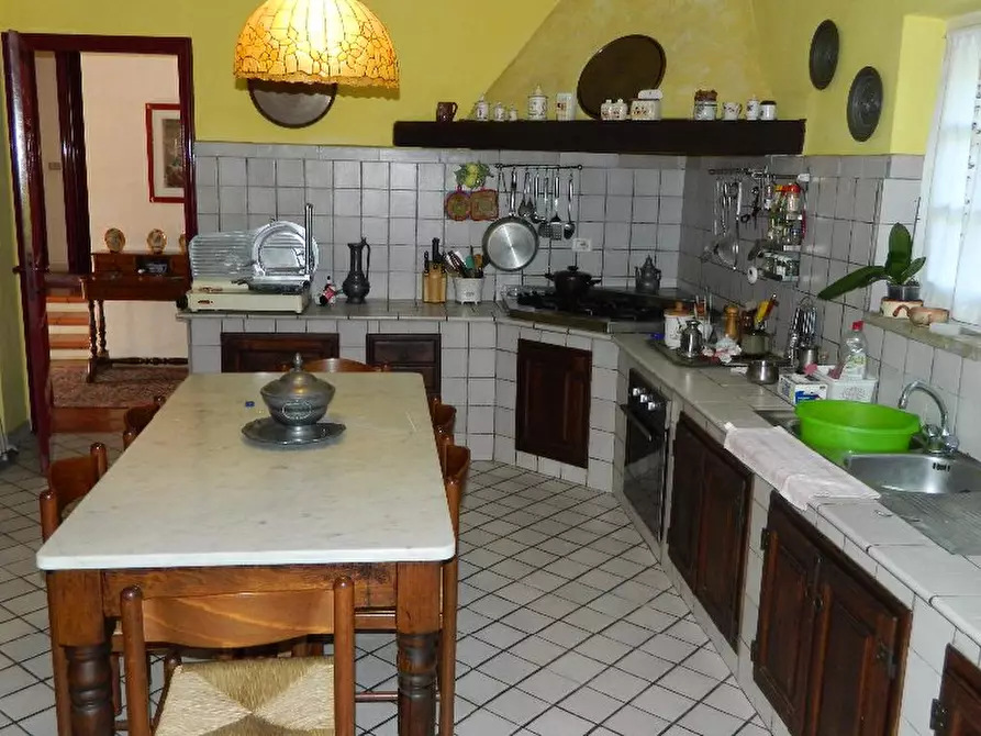 Immagine 11 di Villa in vendita  a Sarzana