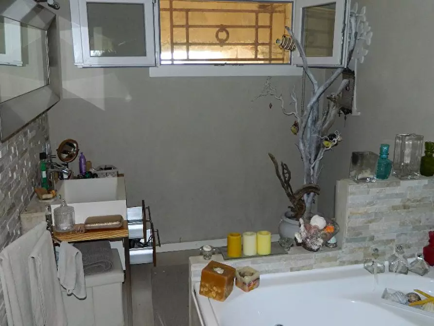 Immagine 49 di Villa in vendita  a Sarzana