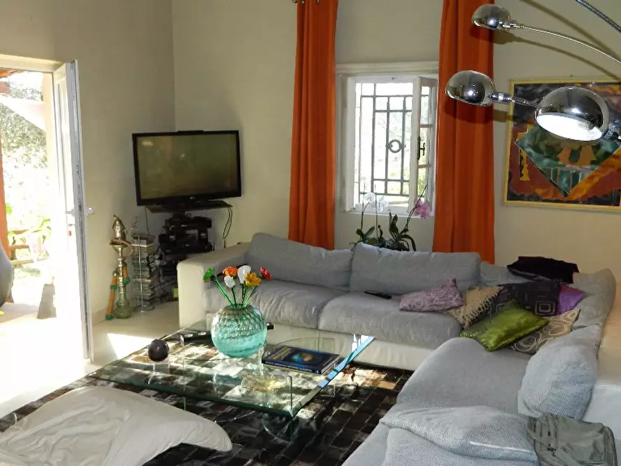 Immagine 37 di Villa in vendita  a Sarzana
